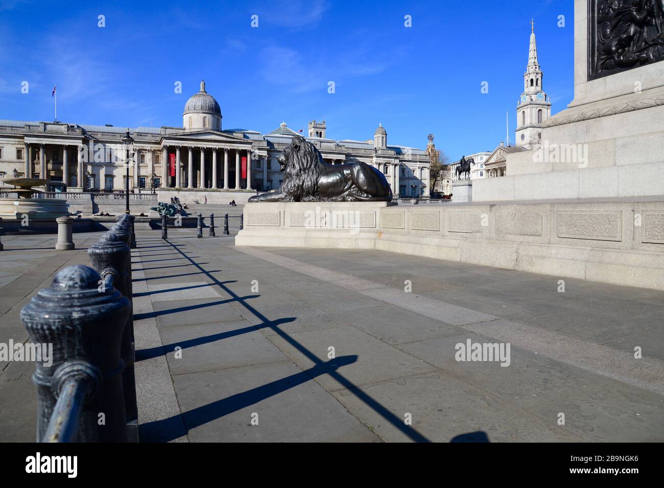 Ein desertierter Trafalgar Square, am Tag vor der Londoner Sperrung infolge der Coronavirus Pandemie 2020 Stockfoto Ein desertierter Trafalgar Square, am Tag vor der Londoner Sperrung infolge der Coronavirus Pandemie 2020 Stockfoto