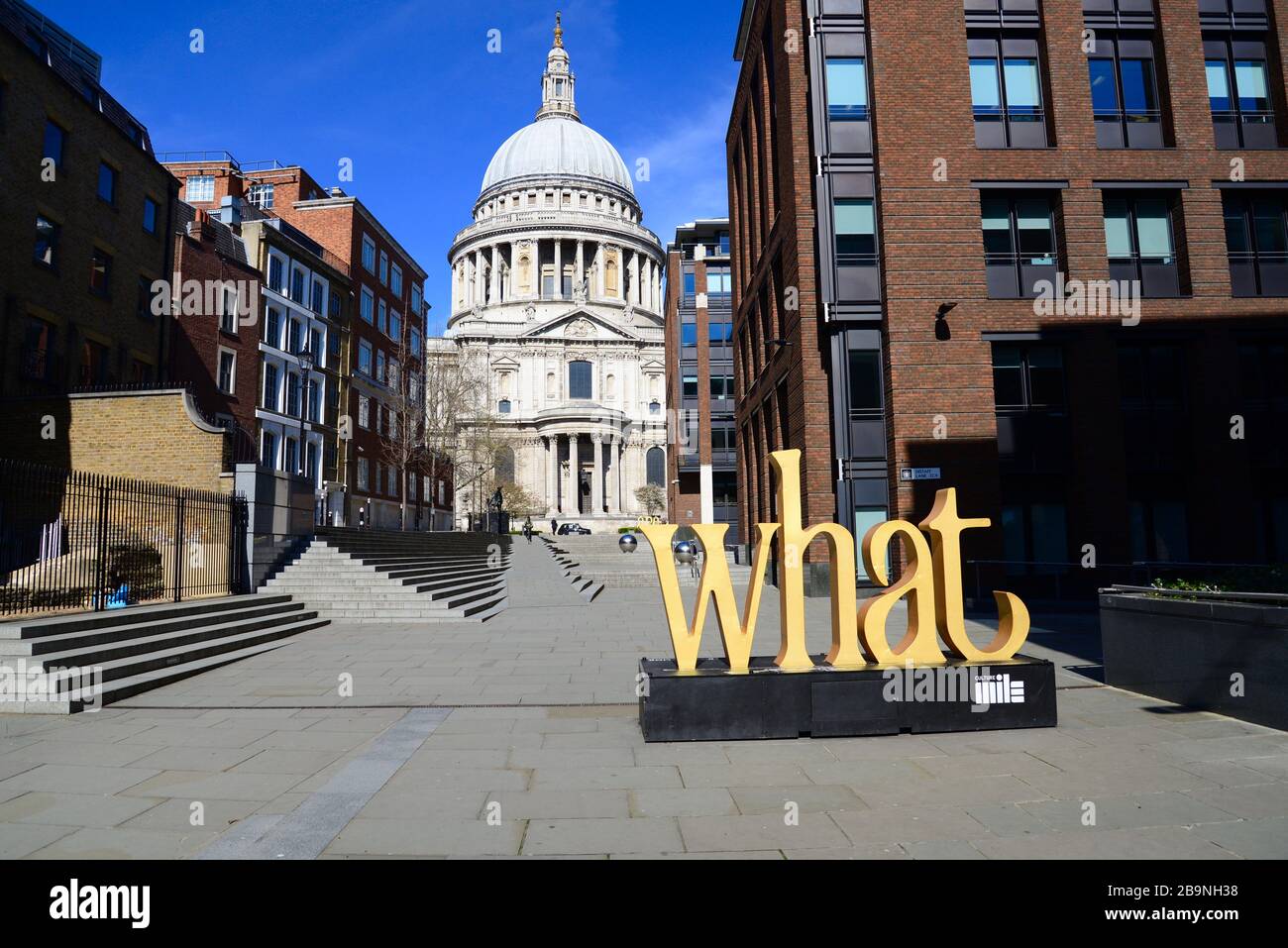 Die St Paul's Cathedral, am Tag vor der Londoner Sperrung infolge der Coronavirus Pandemie 2020 Stockfoto Die St Paul's Cathedral, am Tag vor der Londoner Sperrung infolge der Coronavirus Pandemie 2020 Stockfoto