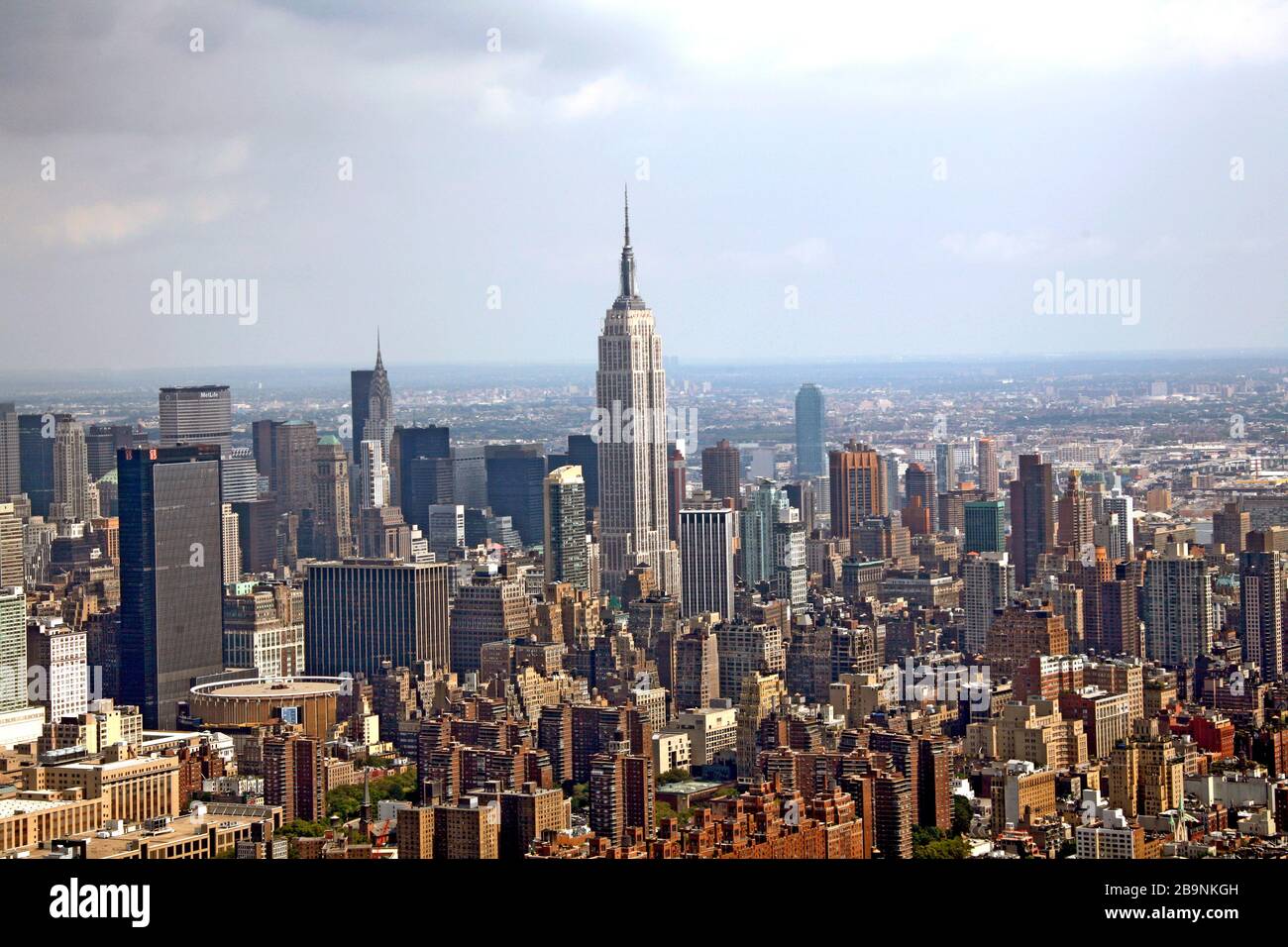 amerika; Stück Nachrichten iorque; vereinigte Staaten; New york; Stadt; Städte; ny; Gebäude; Wolkenkratzer; Straße; Straßen; Verwirrung; viele Menschen; Menge; Kneipe Stockfoto