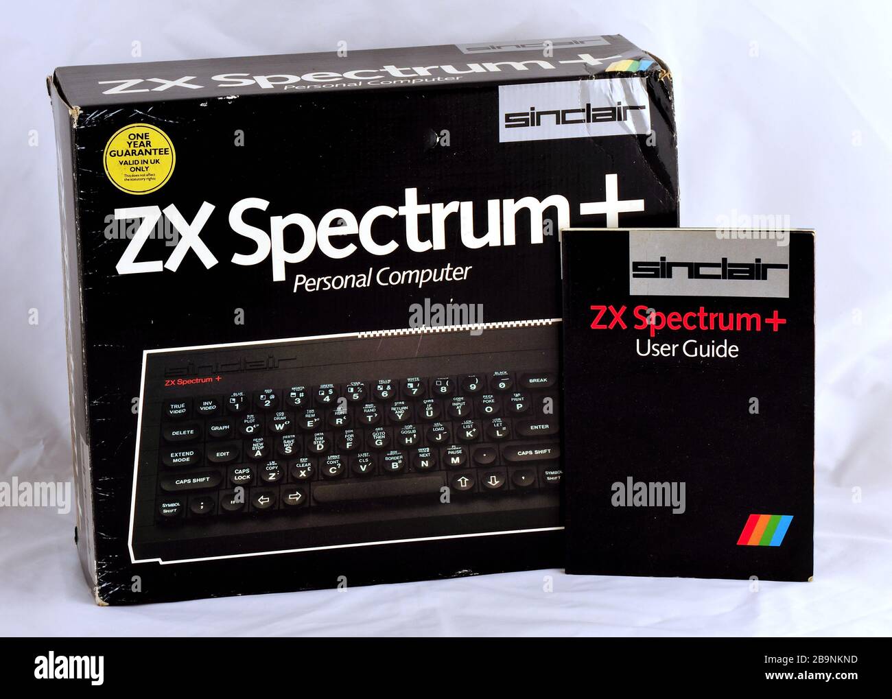 Original Sinclair Spectrum+ Heimcomputer und Box, die bith der Heimcomputer in Großbritannien. Stockfoto