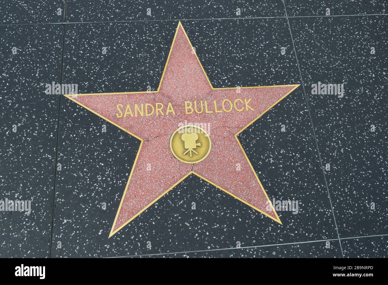 Der Hollywood Walk of Fame umfasst mehr als 2.600 fünfzackige Terrazzo