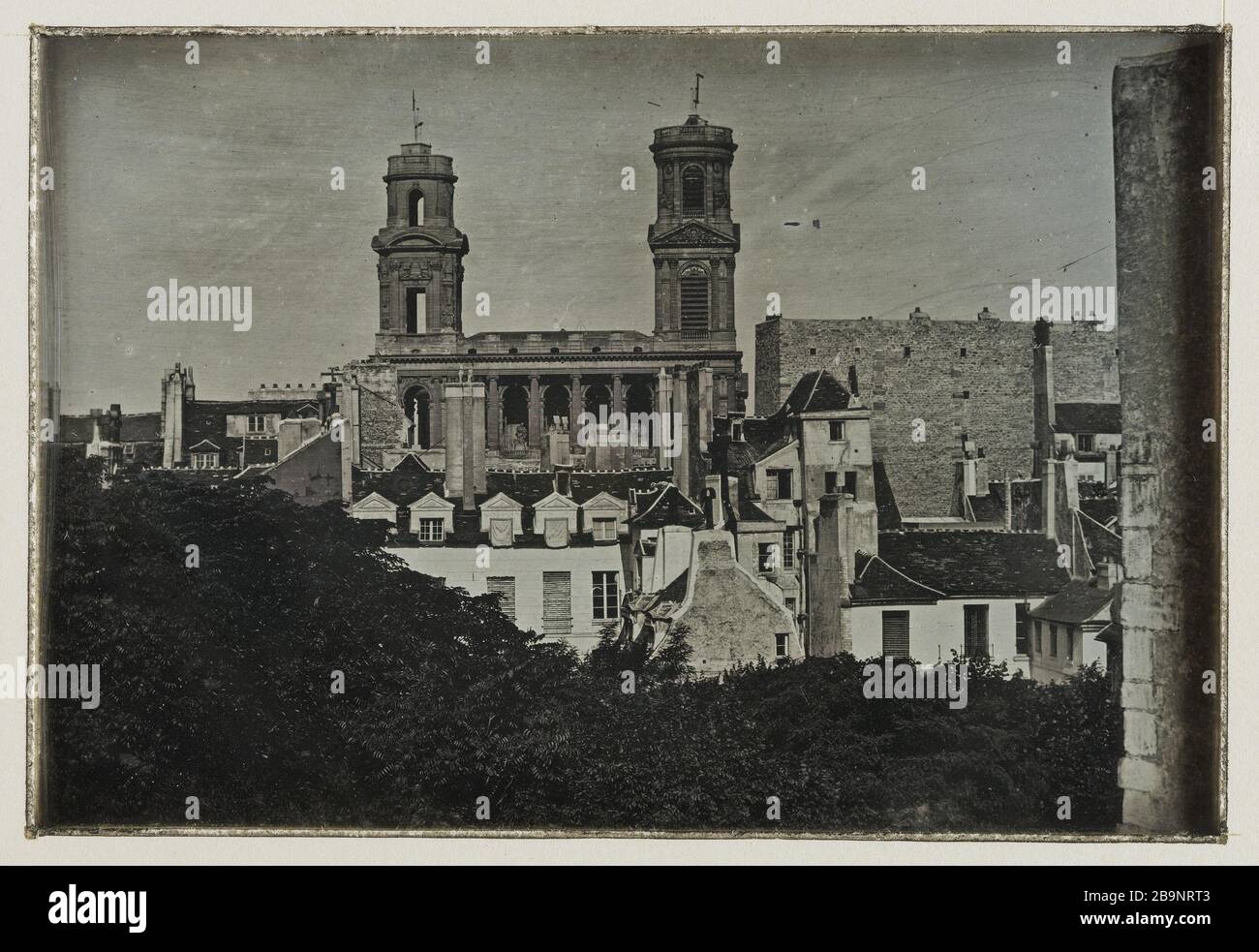 Blick auf Saint-Sulpice, die Dächer des Hauses Fizeau, 17 rue du Cherche MIDI, 1840, 6. Bezirk Vue de Saint-Sulpice, Pry des toits de la maison de Fizeau, 17 rue du Cherche-Midi, vers um 1840. Paris (VIème arr.). Photographie de Louis Armand Hippolyte Fizeau. Daguerréotype quart de Plaque, 1840. Paris, musée Carnavalet. Stockfoto