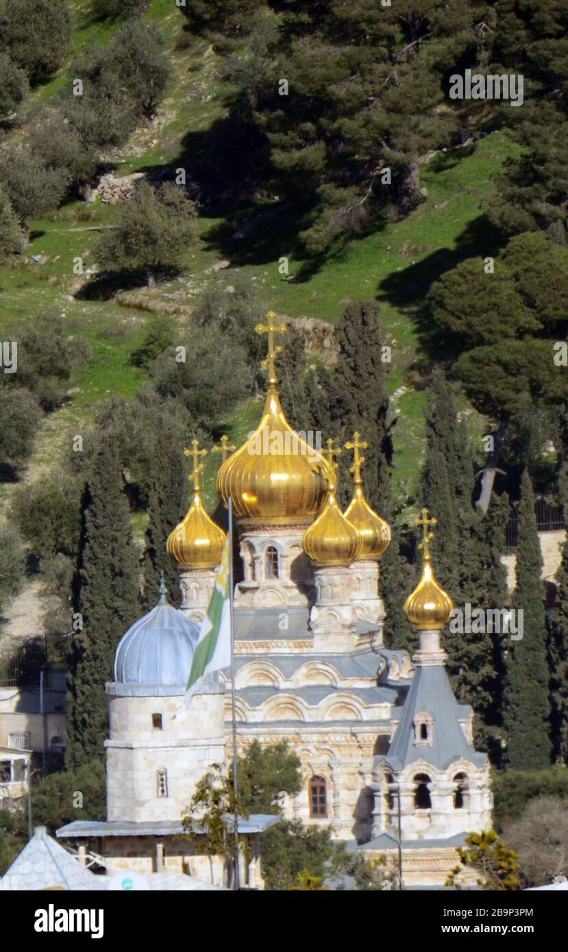 Die schöne, Zwiebel kuppelförmige, Russisch-orthodoxe Kirche von Maria Magdalene an den Hängen des Mt. Oliven in Jerusalem. Stockfoto