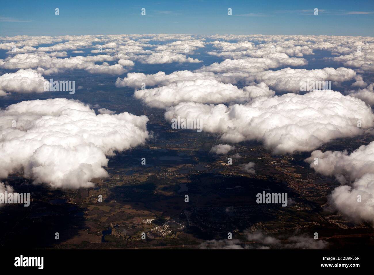 Ein Blick von einem Flugzeugfenster über die USA. Stockfoto