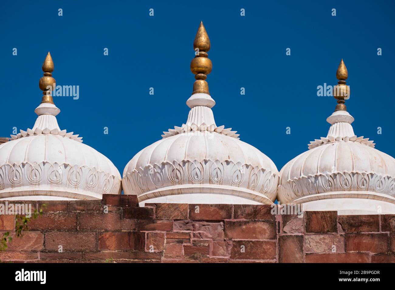 Drei weiße Kuppeln Mehrangarh Fort Jodhpur Rajasthan Indien Stockfoto