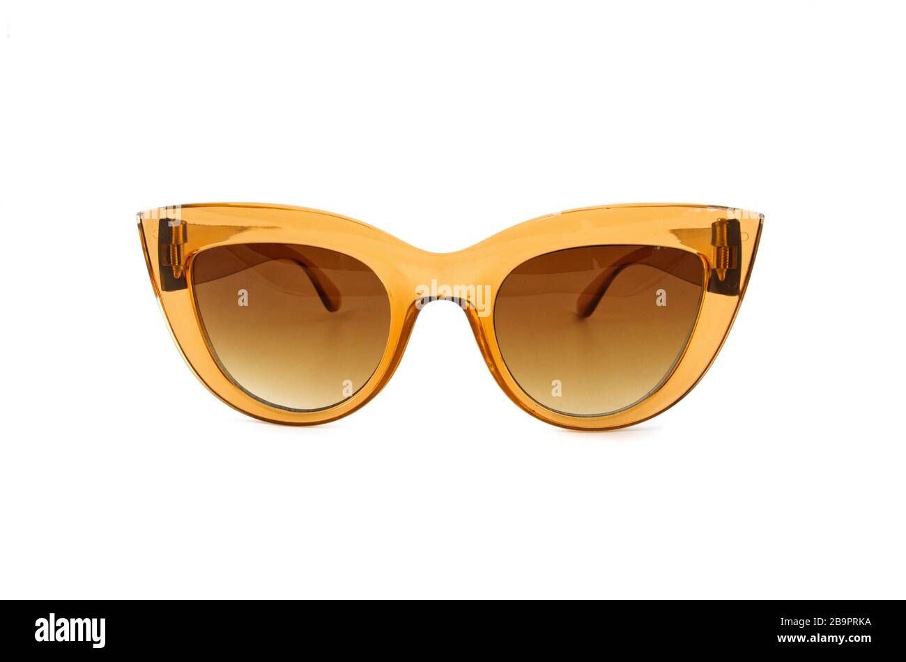 Gelbe Katzen-Augen-Sonnenbrille mit dickem Rahmen und Gradientenglas isoliert auf weißem Hintergrund, Vorderansicht. Stockfoto