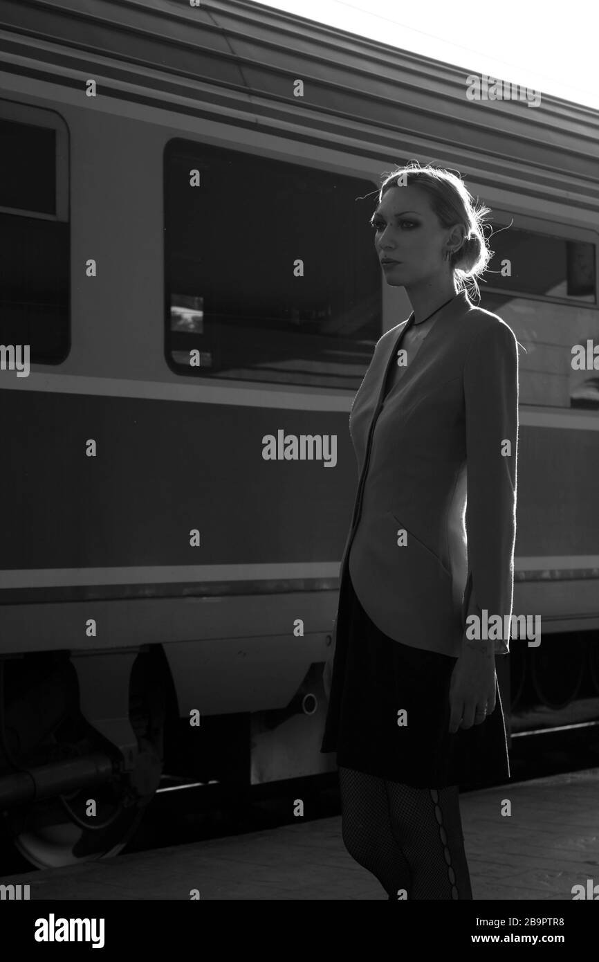 Frauen auf dem Bahnhof Stockfoto
