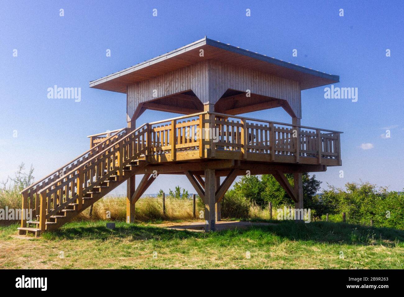 Ehemaliger Deutscher Aussichtspunkt Aus Dem Zweiten Weltkrieg, Rekonstruiert, In Der Nähe Von Manlay, Burgstall, Frankreich Stockfoto