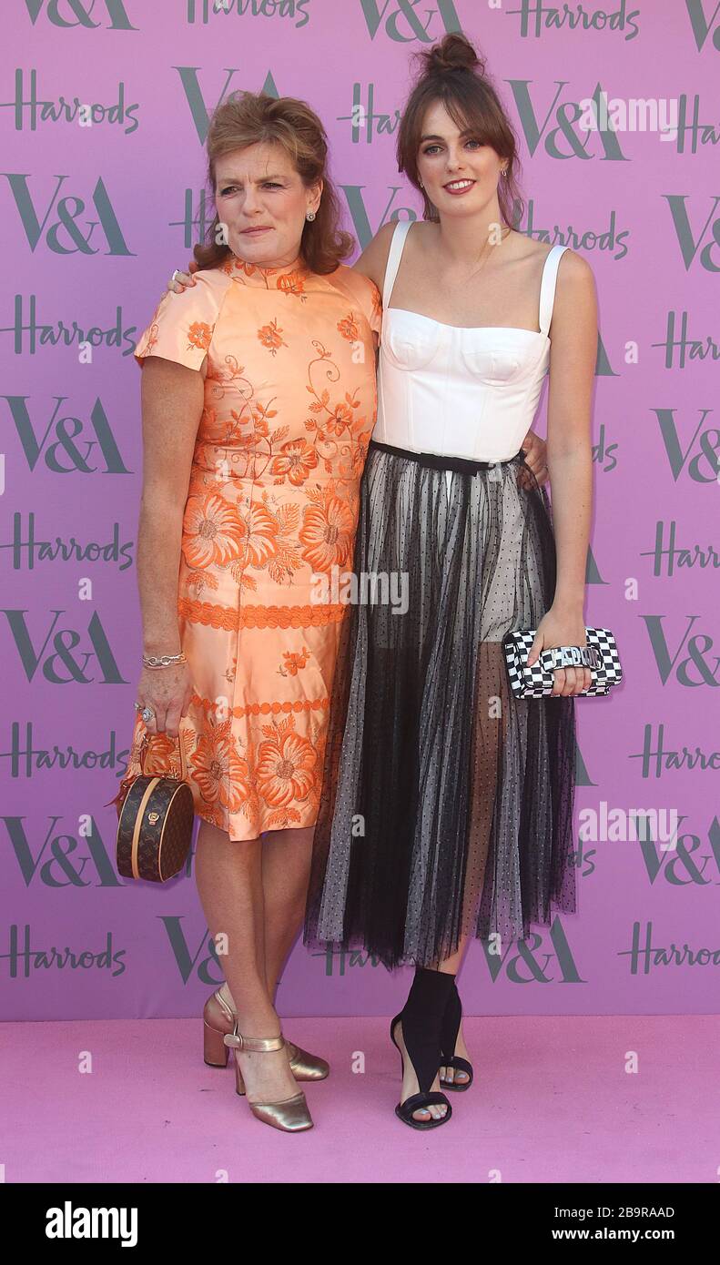 20. Juni 2018 - London, England, Großbritannien - V&A Summer Party 2018, Victoria and Albert Museum Photo Shows: Lady Violet Manners and Emma Manners, Duch Stockfoto