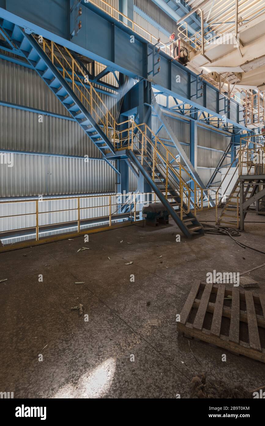 Industriebauten in einer verlassenen Fabrik Stockfoto