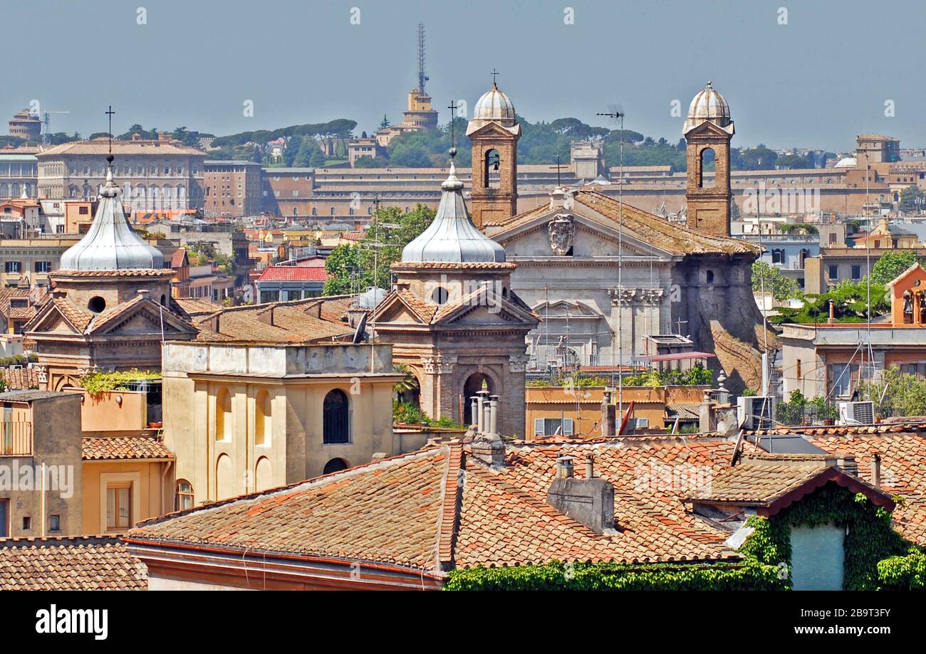 Luftbild auf den Dächern in der Nähe der St. Pierre Basilika, Roma, Italien Stockfoto