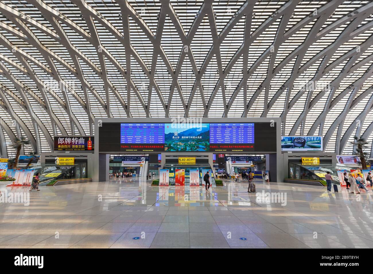 Tianjin, China - 29. September 2019: Tianjin West Station moderne Architektureisenbahn in China. Stockfoto
