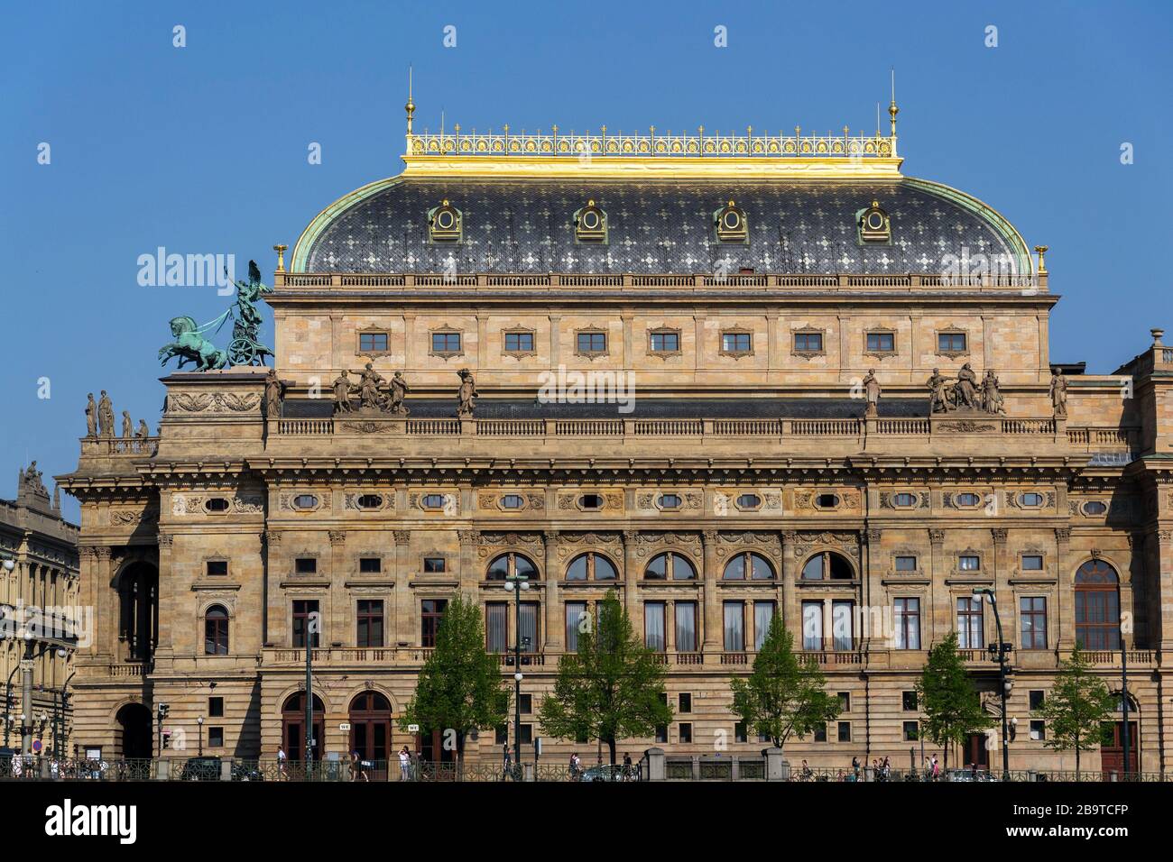 Prag Panorama mit Nationaltheater am Ufer der Moldau, Prag, Tschechien, sonniger Sommertag Stockfoto