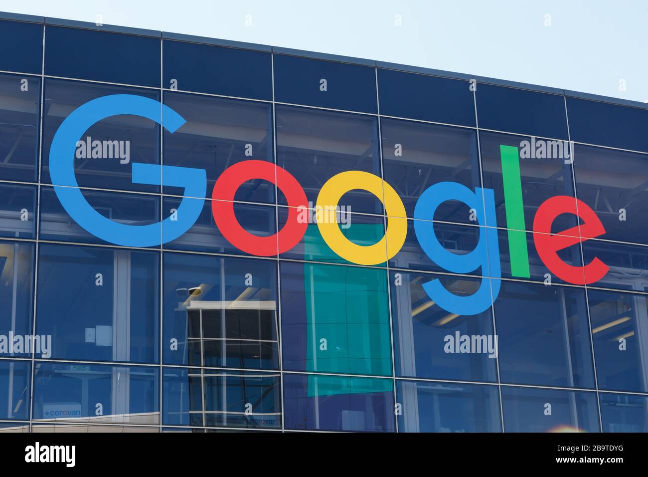 Mountain View, Kalifornien - 10. April 2019: Google-Logo Headquarter Headquarters HQ Firma Googleplex Silicon Valley Mountain View in Kalifornien. Stockfoto
