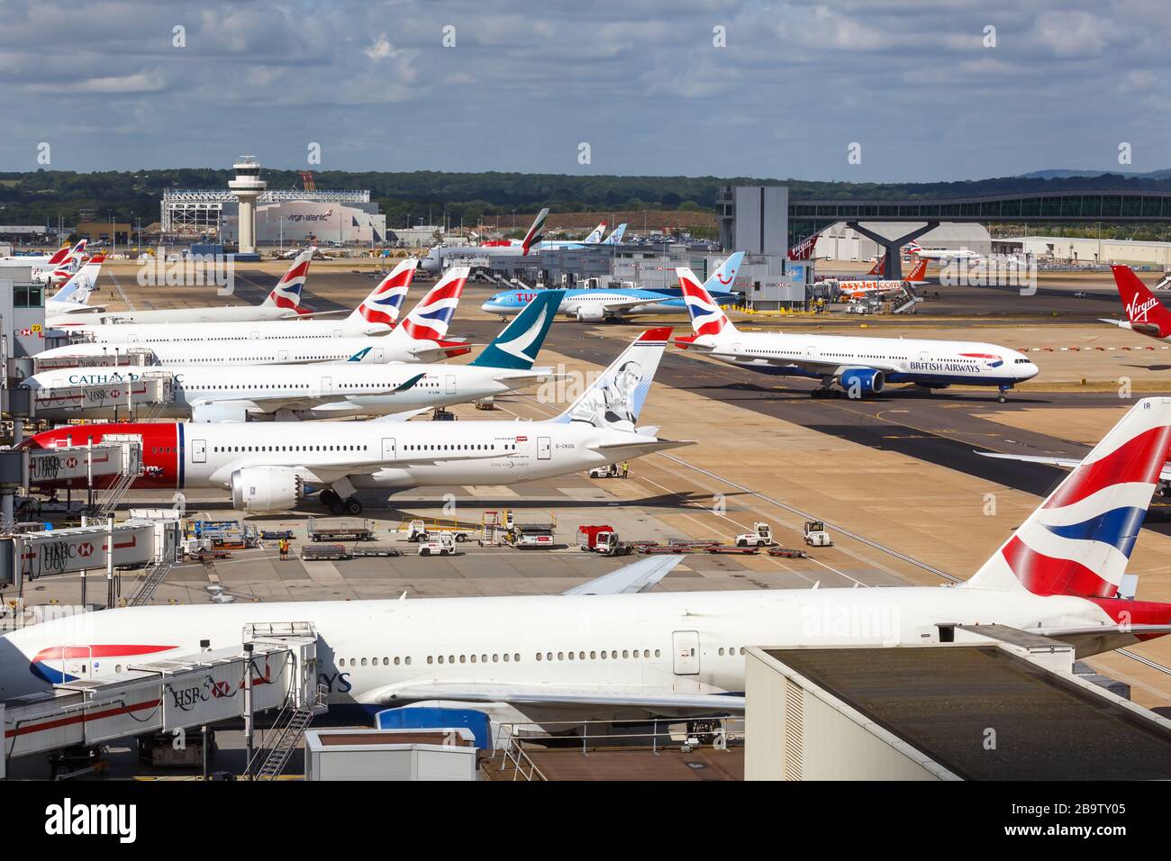 Gatwick, Großbritannien - 31. Juli 2018: Flugzeuge Flugzeugtypen symbolisches Foto am Flughafen London-Gatwick (LGW) in Großbritannien. Stockfoto