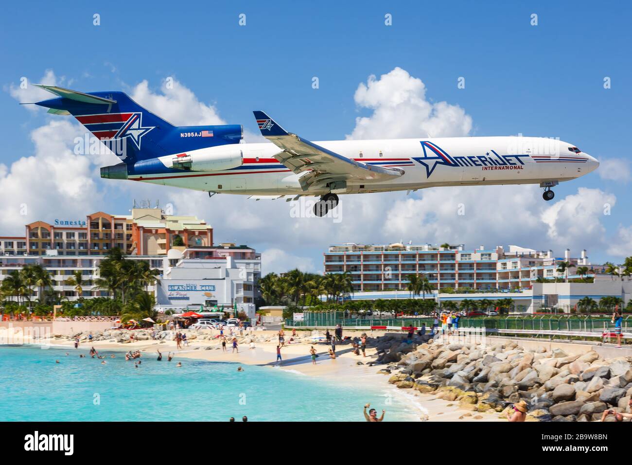 Sint Maarten - 20. September 2016: Flugzeug vom Typ AmeriJet International Boeing 727-200F am Flughafen Sint Maarten (SXM) in Sint Maarten. Boeing ist ein Amerika Stockfoto