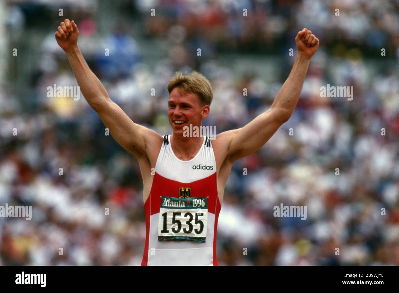 Atlanta, USA. März 2020. firo: 1996 Sport, Olympics, Summer Olympics, Olympia, Atlanta, 96, 1996, Archivbilder, LA, Leichtathletik, Zehnkampf, Männer, Männer, Frank Busemann, Deutschland, gewinnt Silber, Jubilation, Prost. Weltweite Nutzung Credit: Dpa/Alamy Live News Stockfoto