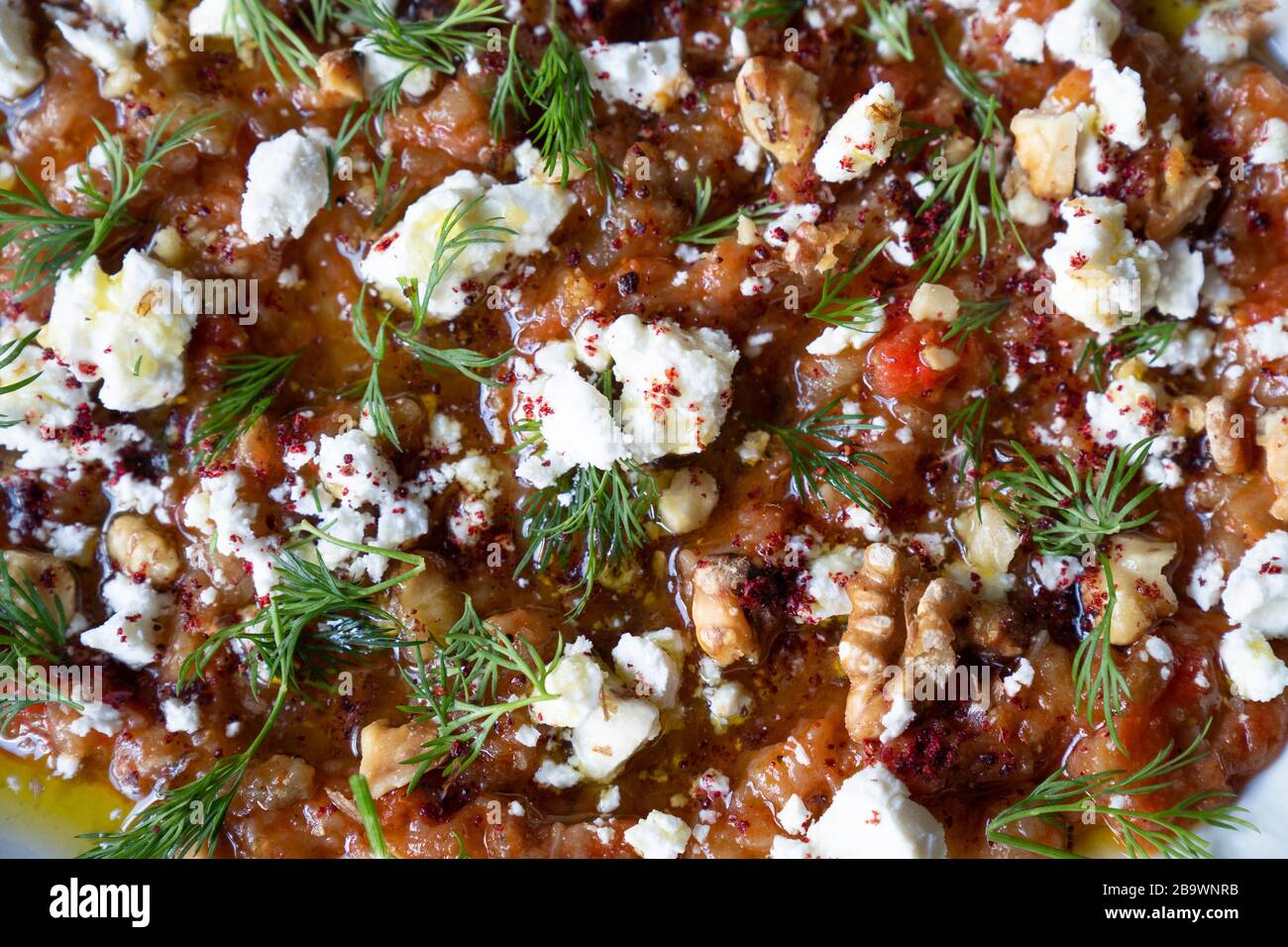 Türkischer Meze Soslu Patlican rauchte Aubergine Salat zu teilen Stockfoto