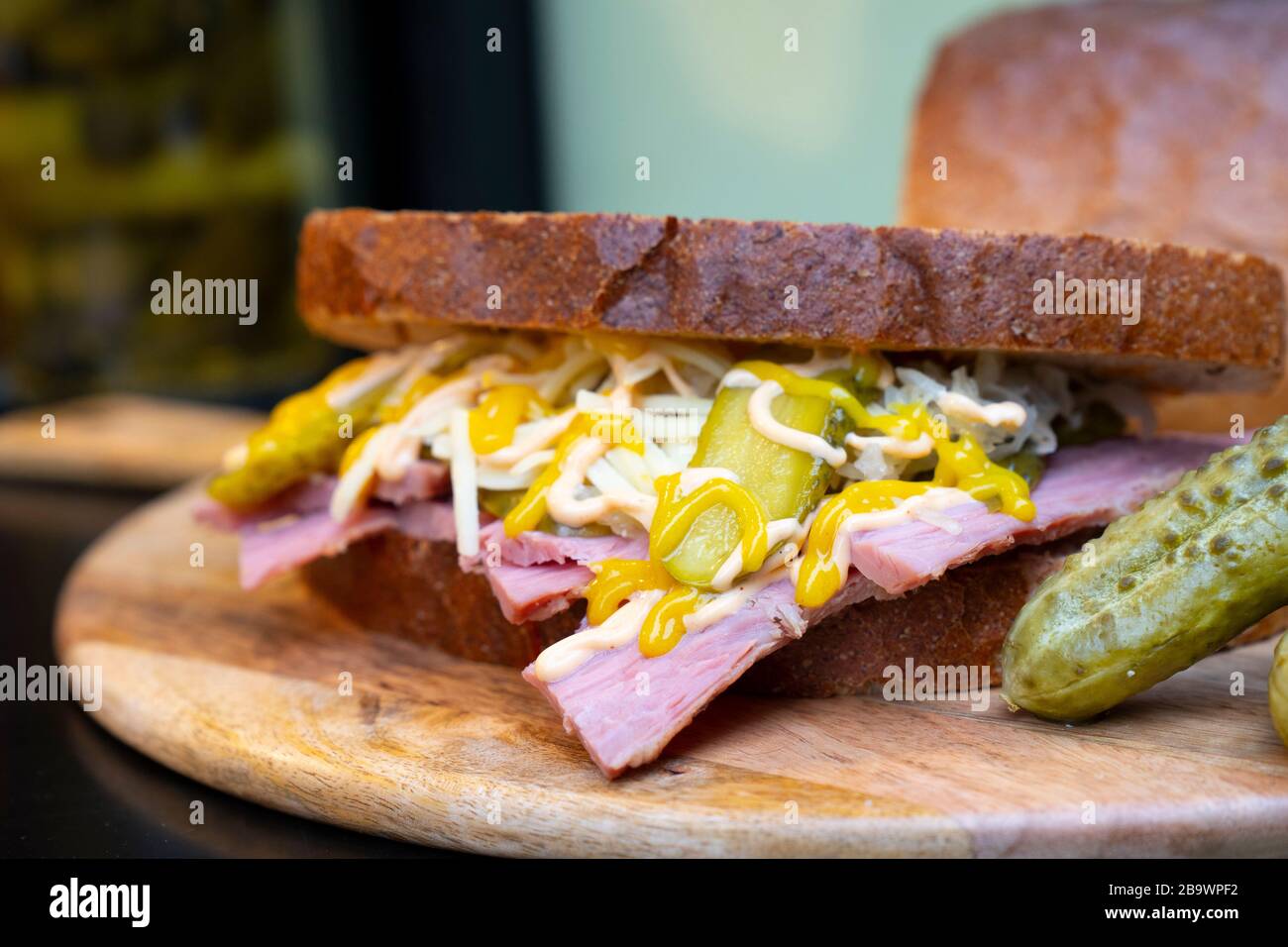 Reuben Sandwich an der Hiphster Food-Stall. Stockfoto