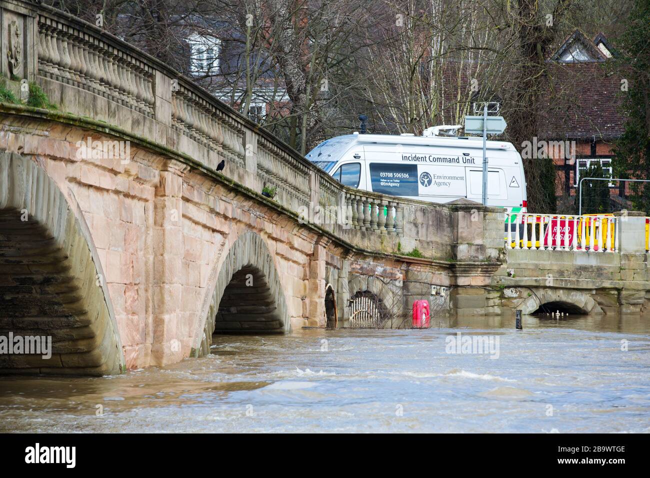 Überschwemmungen in Bewdley, Worcestershire, als der Fluss Severn seine Ufer brach und die Überschwemmungsbarrieren überstieg, nachdem der feuchteste Februar auf Rekordwert war Stockfoto