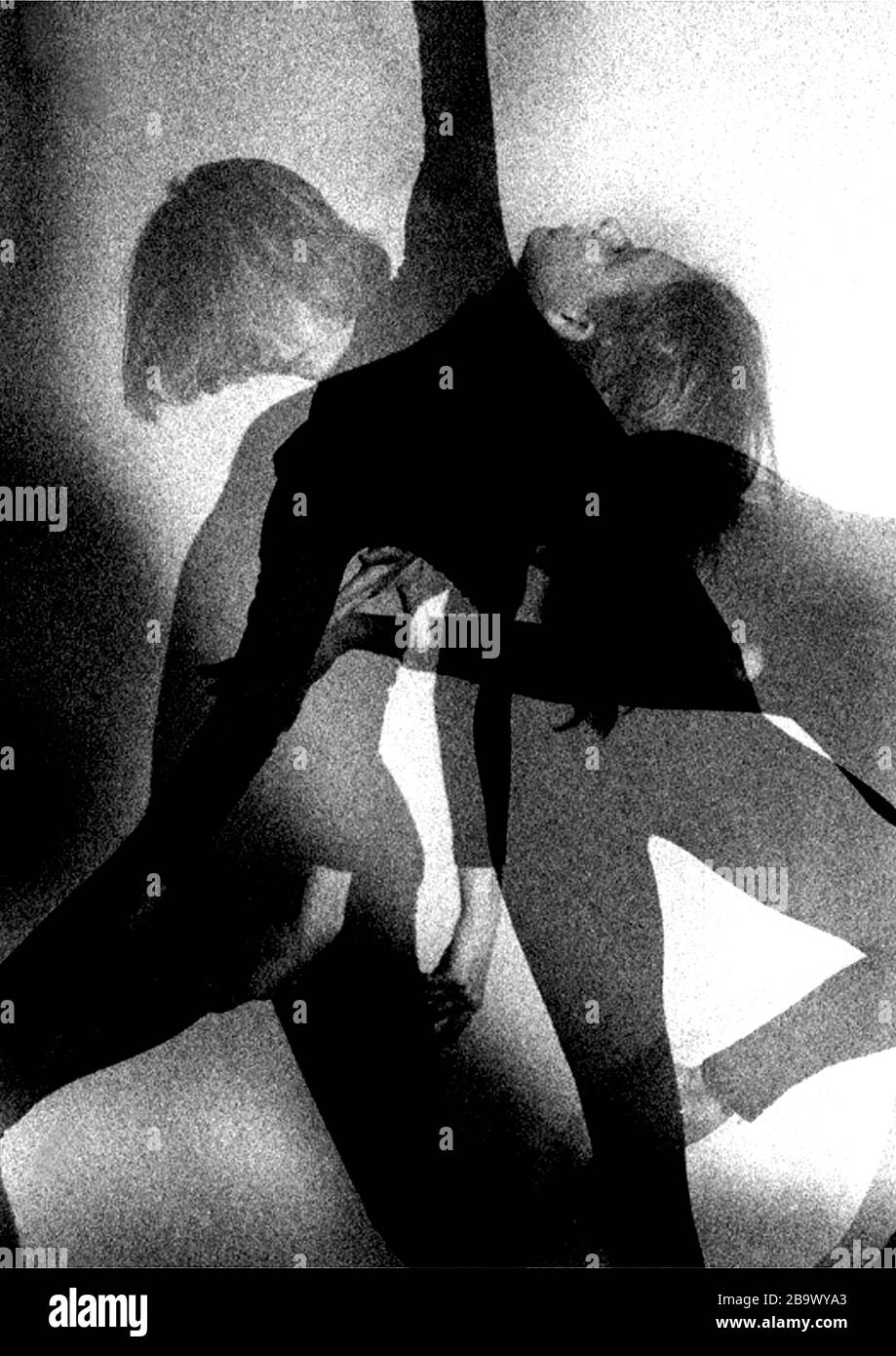 Mehrfachbelichtung der Tänzerin in schwarzem Leotard, Schwarzweiß-Film Stockfoto