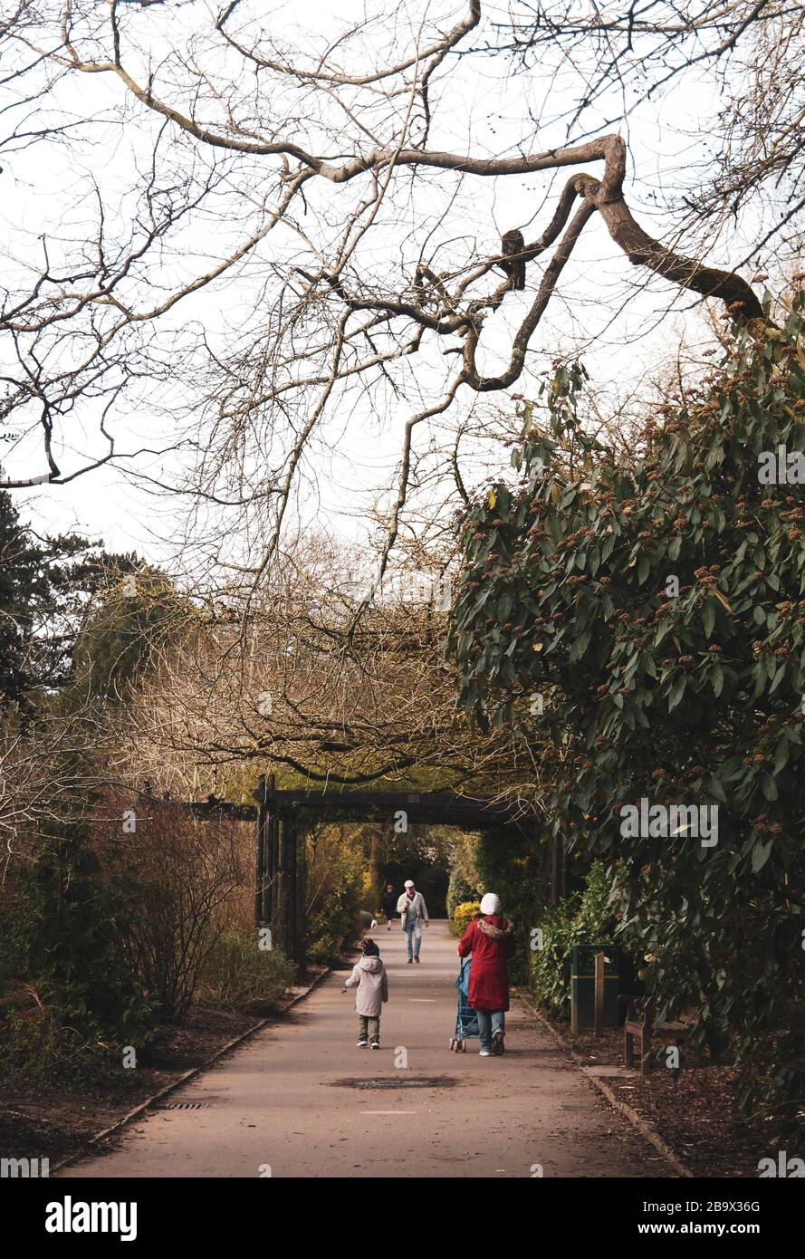 Cardiff, Wales. März 2020. Cardiff City Council hat den Spielbereich der Kinder im Roath Park aufgrund der Zunahme von COVID-19 geschlossen Stockfoto