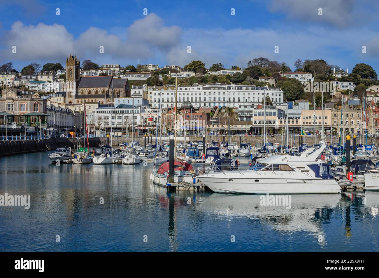 Boote in Torquay Marina und Hafen, Torquay, Devon, Großbritannien. März 2018. Stockfoto