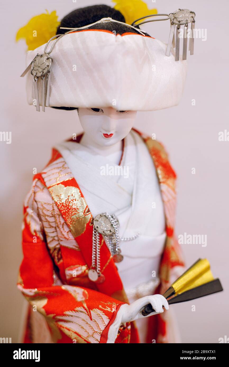 Japanische Statuette im traditionellen Kimono Stockfoto