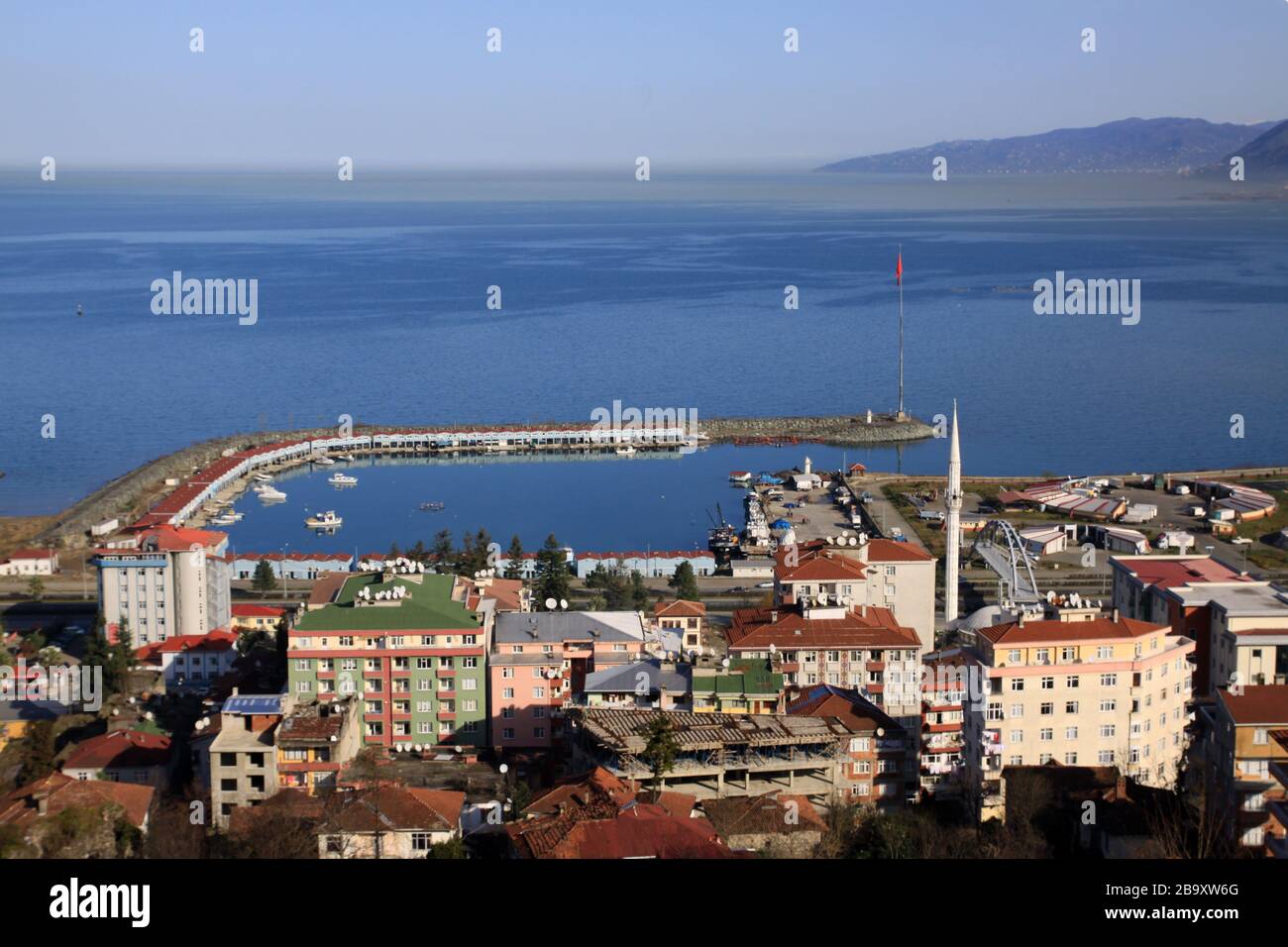 Ein Blick aus der Vogelperspektive auf die Stadt vom Schloss Rize Stockfoto