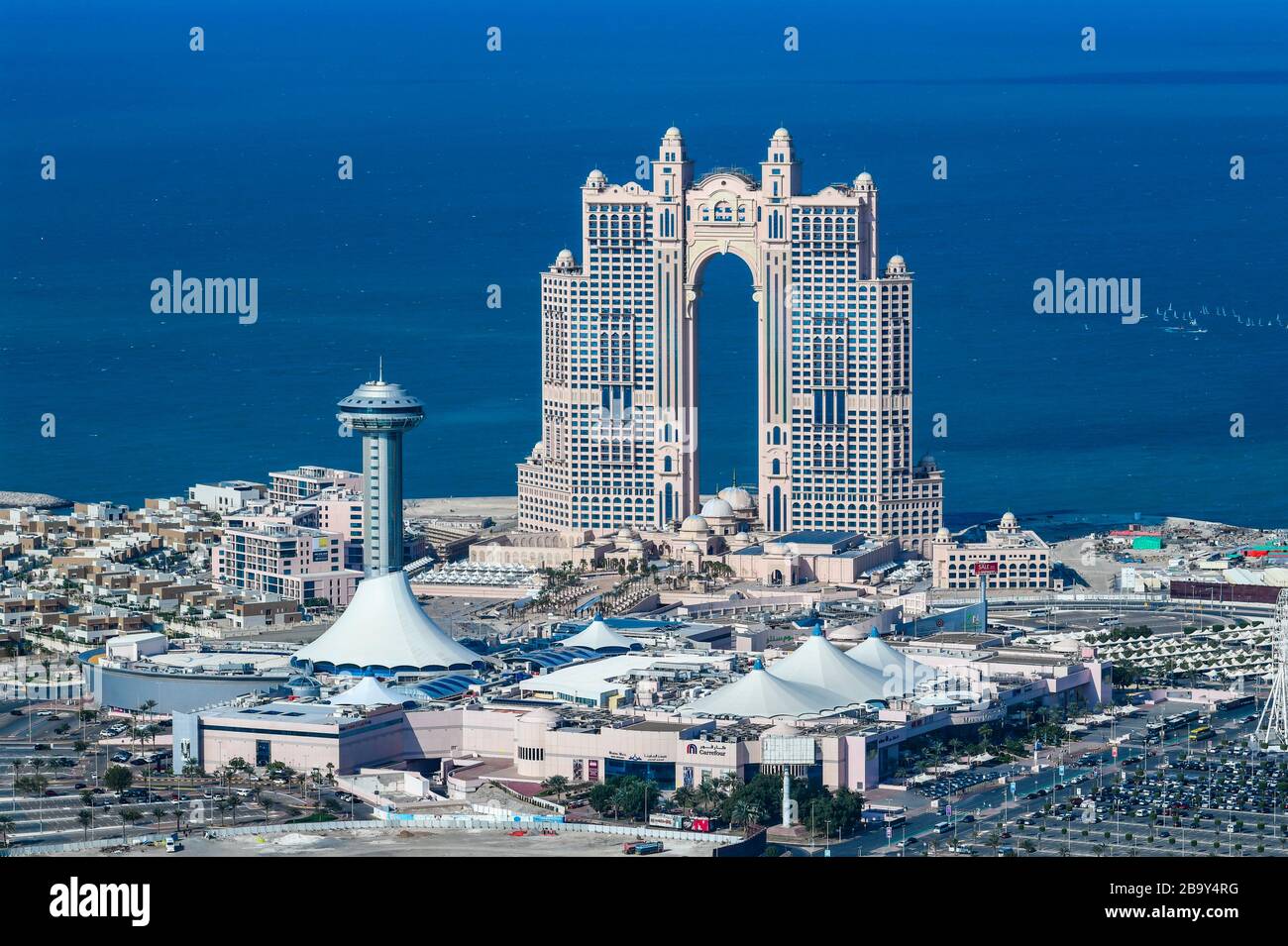Vereinigte Arabische Emirate. Abu Dhabi. Blick auf Al Kasir Island, die Marina Mall und das Hotel in Fairmont Stockfoto