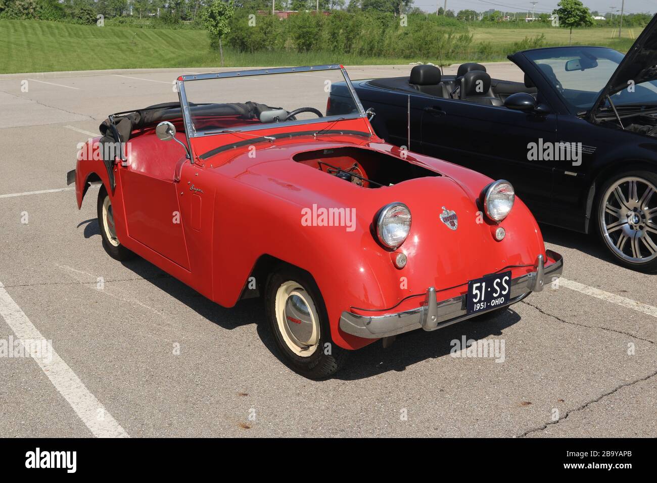 Auto - 1951 Crosley Super Sport. CARS and Coffee Event in Miami Valley Gaming, Lebanon, Ohio, USA. 51SS Stockfoto