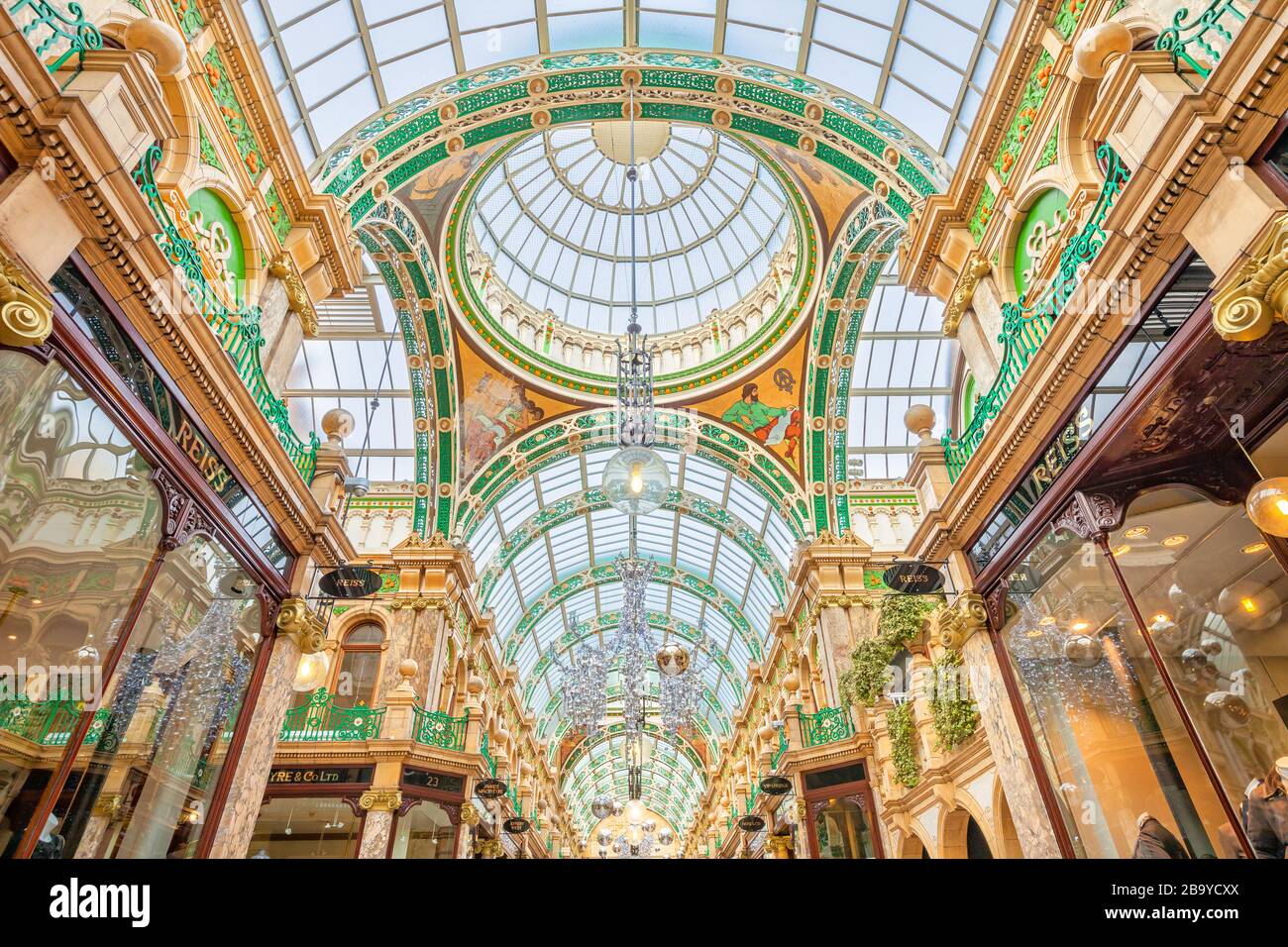 Victoria Leeds, überdachte Queen Victoria Street, Victoria Quarter Arcade, ein Einkaufsviertel im Stadtzentrum von Leeds, England, Großbritannien. Stockfoto