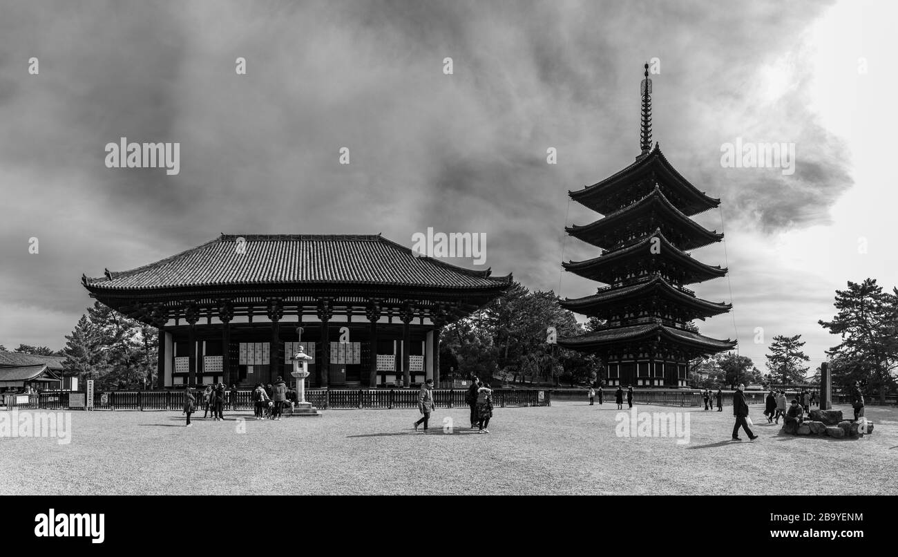 Ein Schwarz-Weiß-Panoramabild des Kofuku-JI-Tempels. Stockfoto