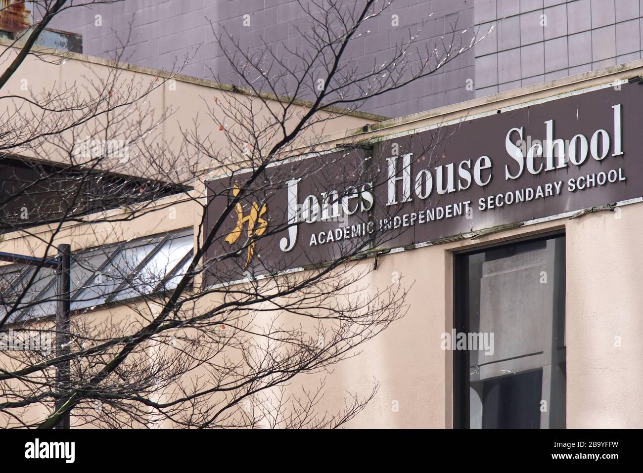 Vancouver, Kanada - 29. Februar 2020: Blick auf das Gebäude Jones House School, Academic Independent Secondary School in Downtown Vancouver Stockfoto