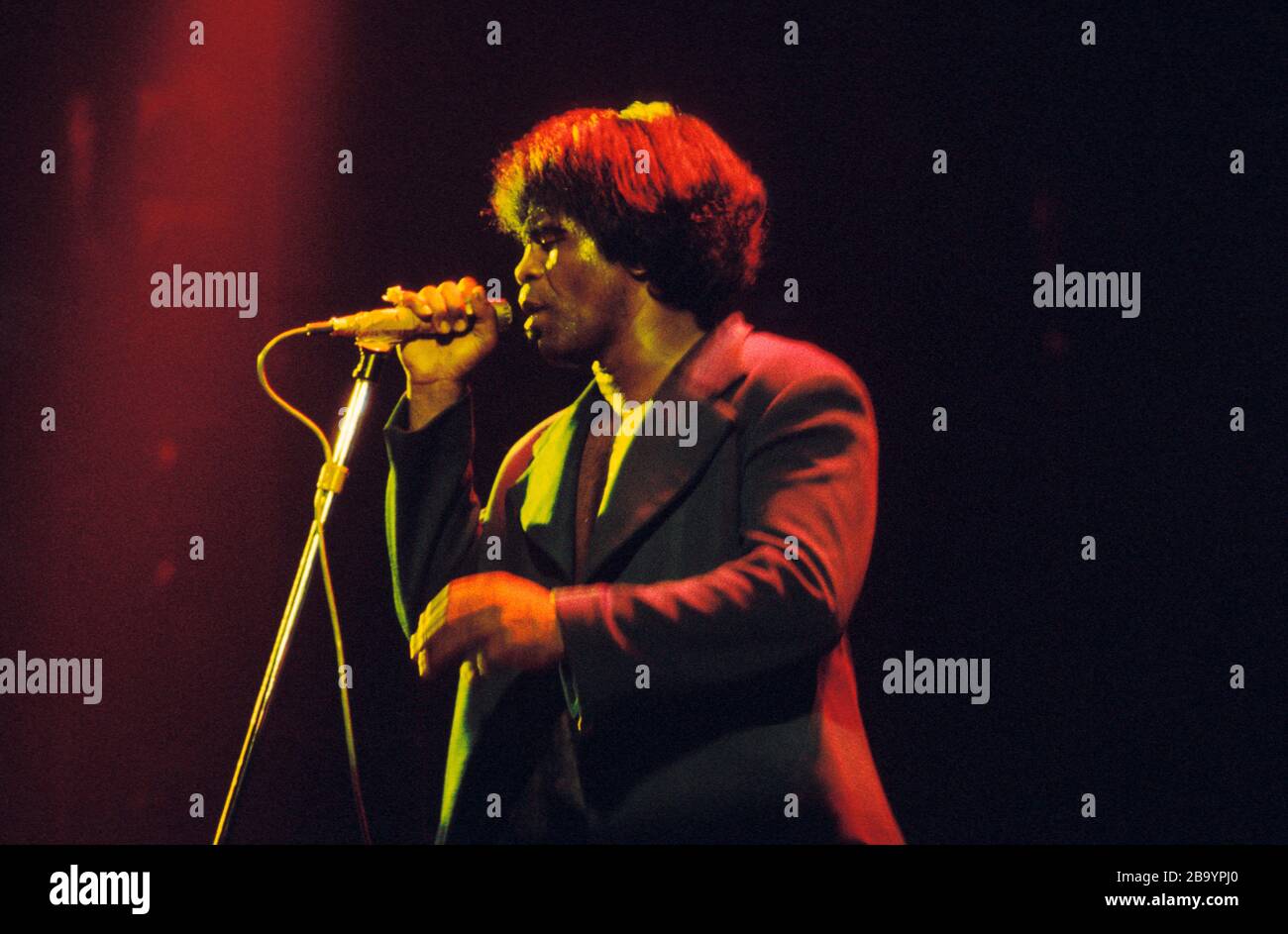 James Brown, der Gott Vater der Seele, trat 1973 auf der Bühne des Rainbow Theatre London auf Stockfoto