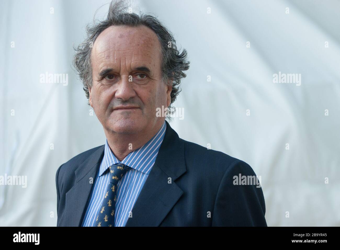 Mark Tully, Journalist, Korrespondent, Autor, beim Edinburgh International Book Festival, Edinburgh, Schottland, August 2003. Stockfoto