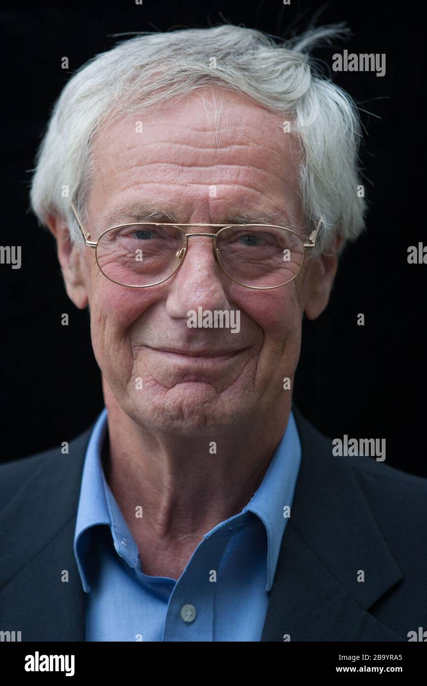 Barry Norman, Filmkritiker, bei Edinburgh International Book Festival, Edinburgh, Schottland, August 2003. Stockfoto