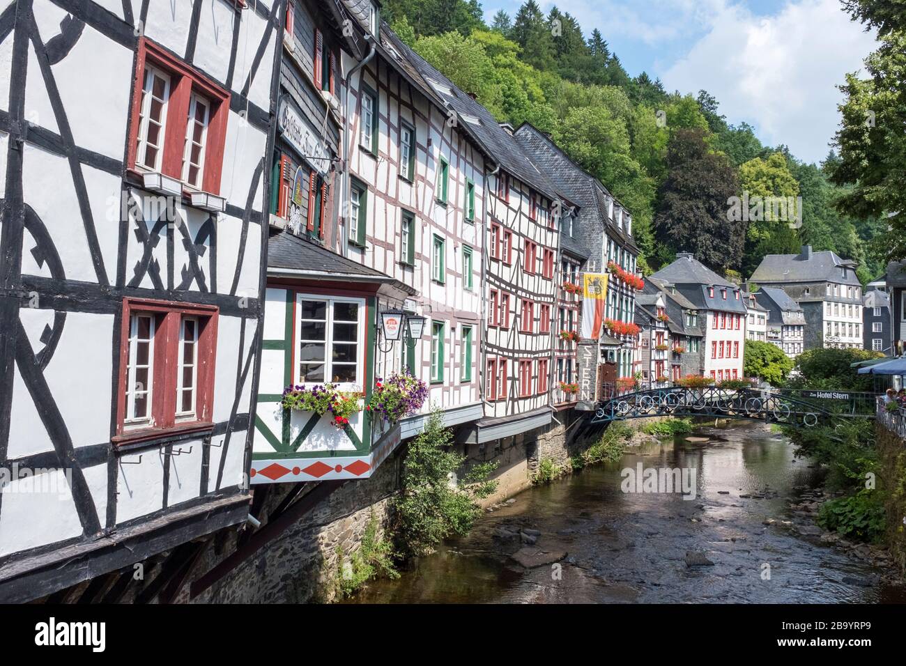 Altstadt und Fluss Rur in Monschau, Deutschland Stockfoto