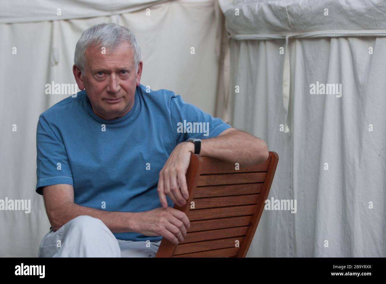 Paul Bailey, britischer preisgekrönter Romanautor, auf dem Edinburgh International Book Festival, Edinburgh, Schottland, August 2003. Stockfoto