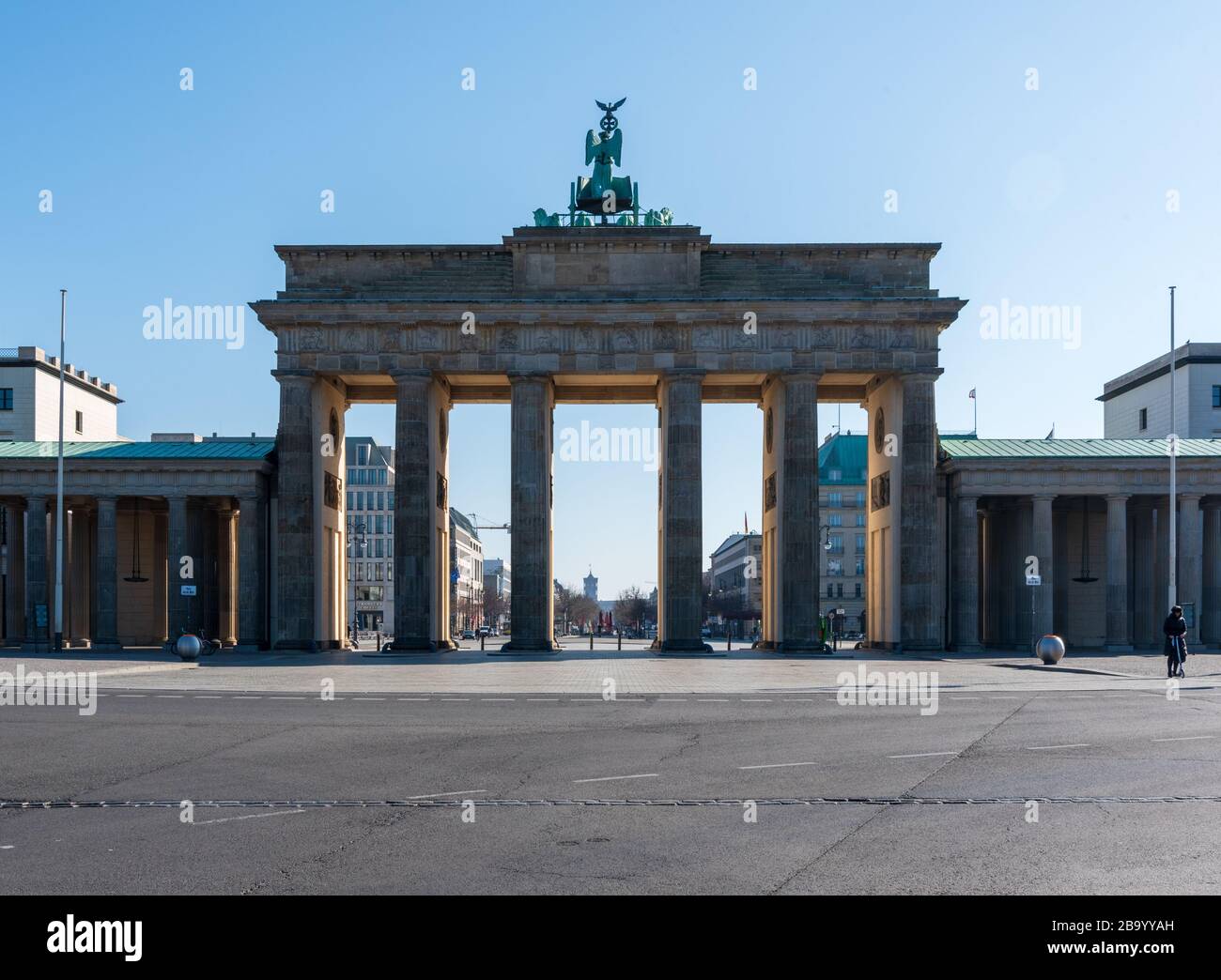 Brandenburger Tor desertiert im Coronavirus-Sperrwerk, Berlin, Deutschland Stockfoto