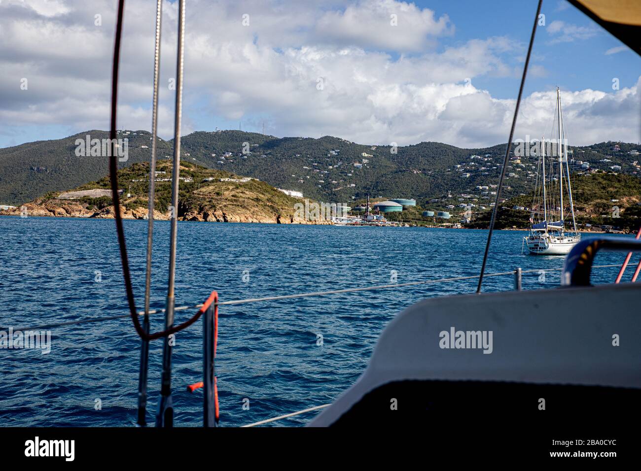 Entspannen Sie sich auf den Jungferninseln auf dem Boot Stockfoto