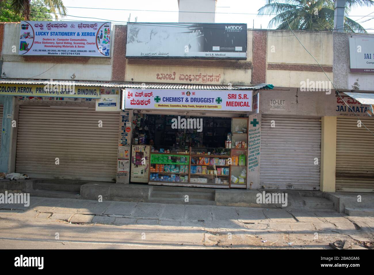 Öffnen Sie medizinische Geschäft während der Sperrung bengaluru indien Stockfoto