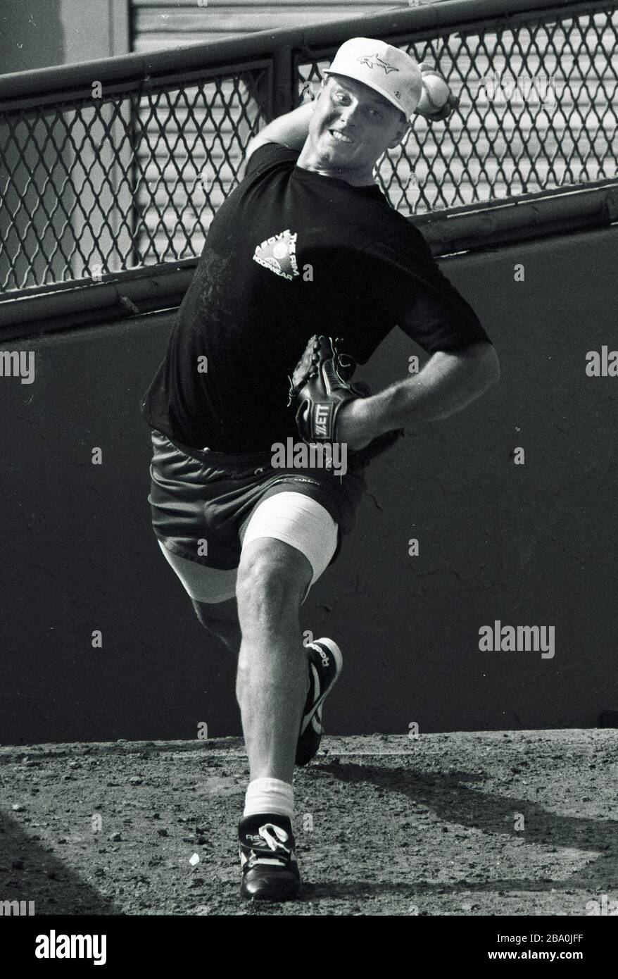 Red Sox Pitcher Roger Clemens pracert seine Pitching-Fähigkeiten in den Red Sox Bullen während eines Tages im Fenway Park in Boston Ma USA exculsives Foto von Bill Bellknap 1990er Stockfoto