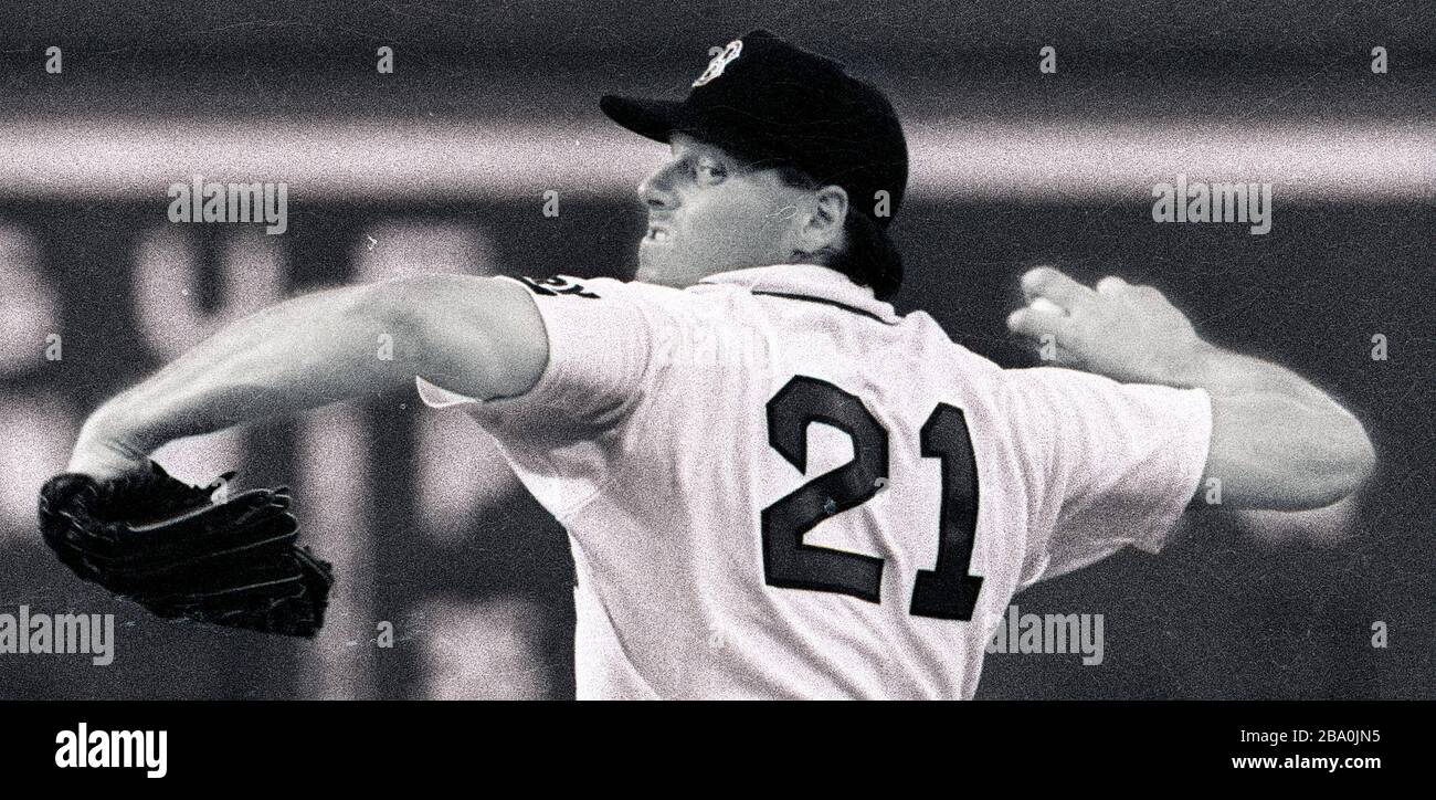 Boston Red Sox Pitcher Roger Clemens Pitching gegen die Chicago White Sox im Fenway Park in Boston Ma USA 1997 Foto von Bill belknap Stockfoto