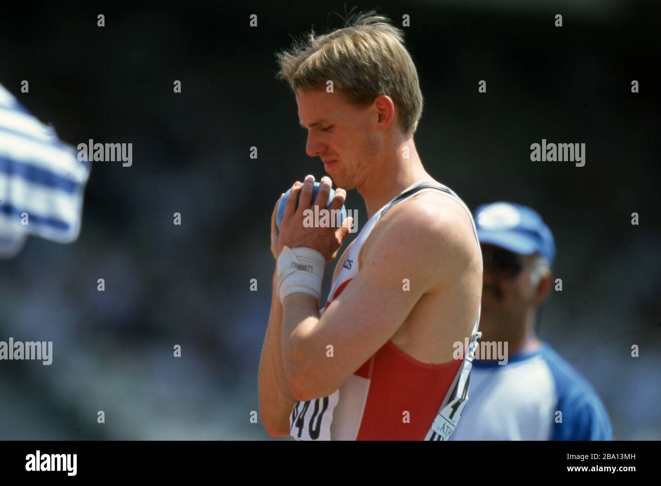 Athen, Griechenland. März 2020. firo: 1997, Leichtathletik-Weltmeisterschaften, in Griechenland Sport, Weltcup, Weltmeisterschaften, Leichtathletik-Weltmeisterschaften, Leichtathletik-Weltmeisterschaften, Leichtathletik-Weltmeisterschaften, in Athen, 1997, Archivbilder Leichtathletik, Zehnkampf, Zehnkämpfer, Männer, Frank Busemann, Deutschland, gewinnt Bronze, Halbfigur, Put-Nutzung weltweit Credit: Dpa/Alamy Live News Stockfoto
