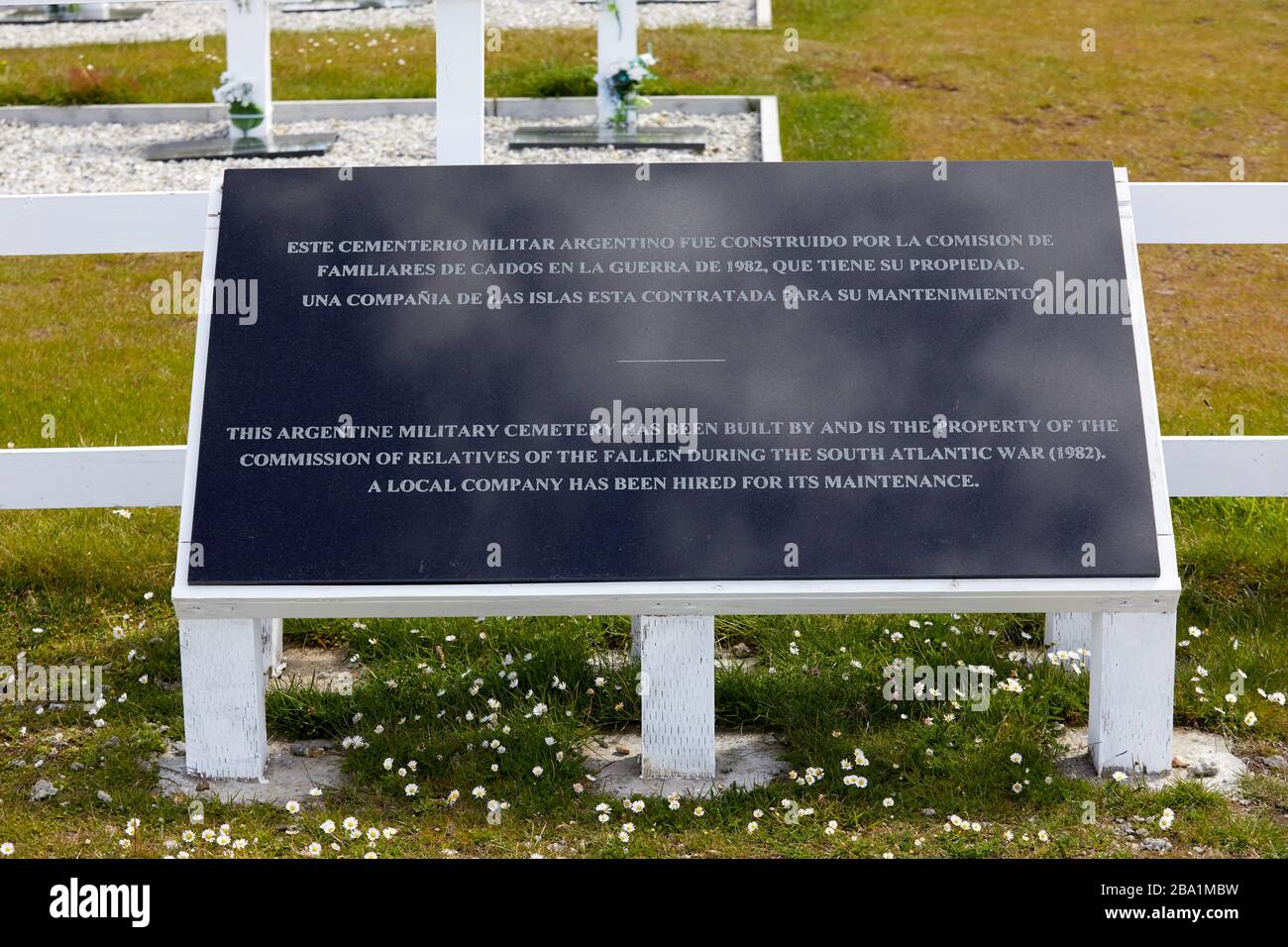 Plakette auf dem Argentinischen Friedhof, Ostfalkland, Falklandinseln, Falkland Stockfoto