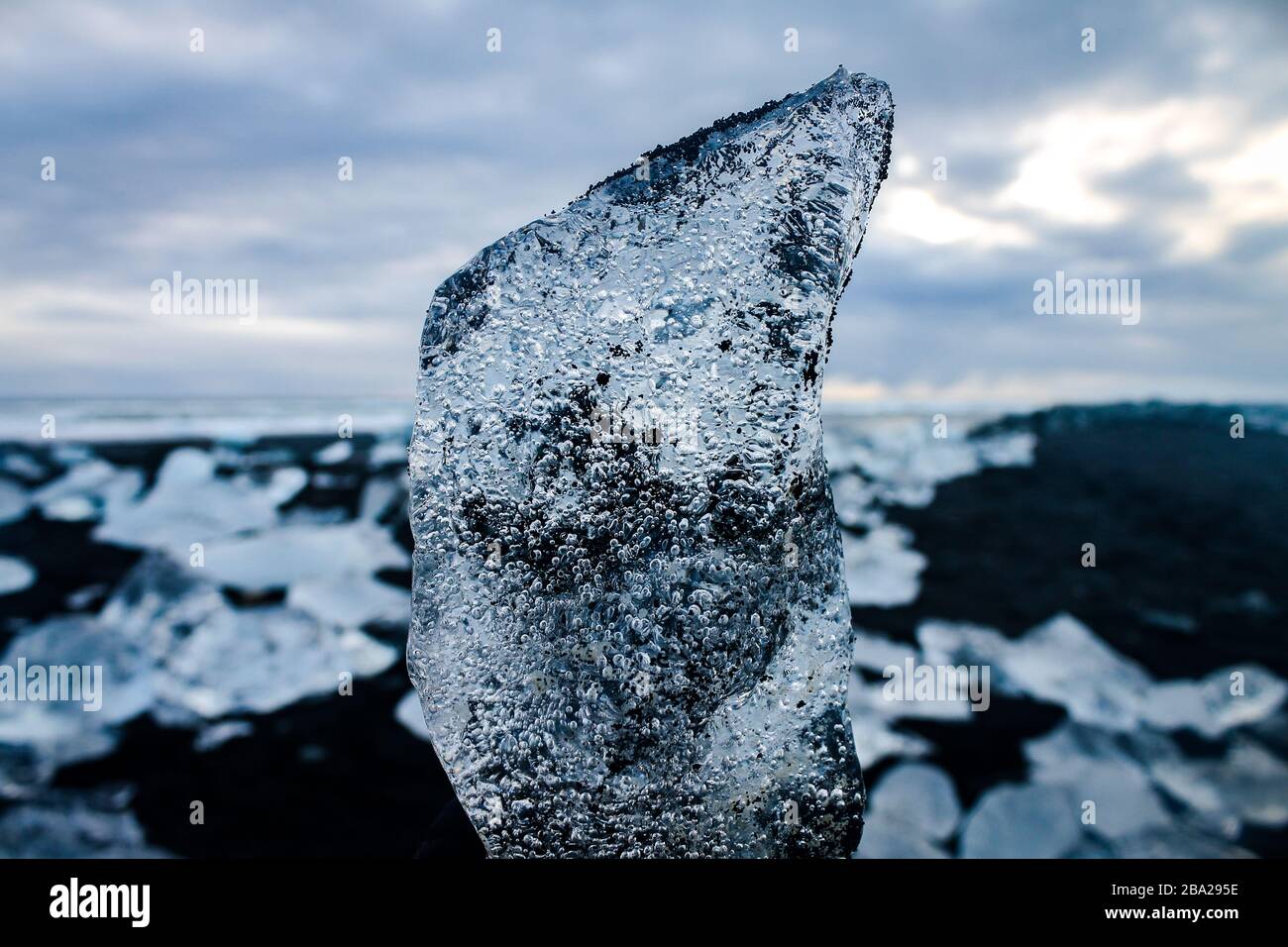 Diamond Beach ist einer der unglaublichsten Orte in Island, wo ein Fotograf sein Gefühl der Zeit verlieren kann, Fotos zu machen Stockfoto