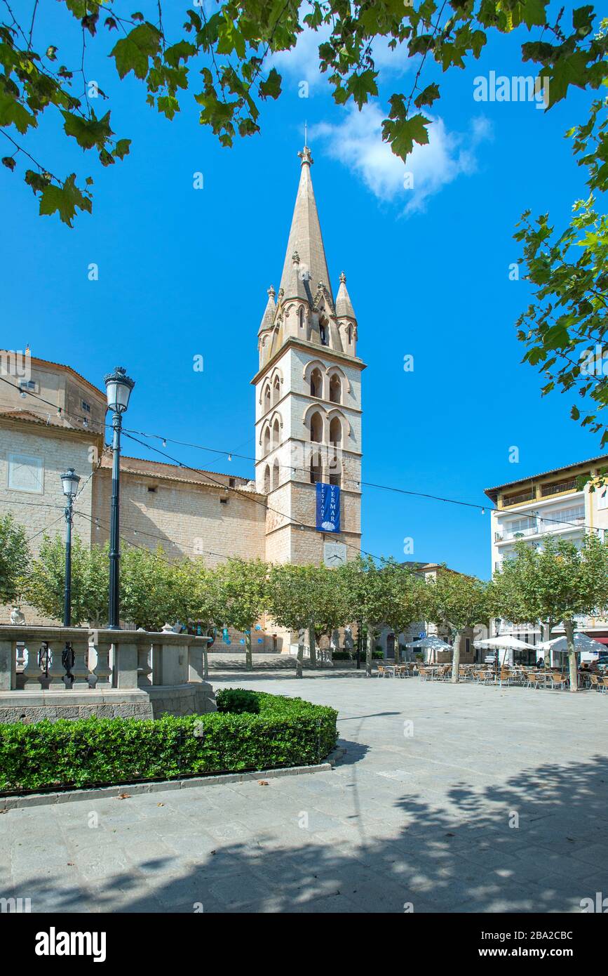Kirche Santa Maria de Robin auf der Plaza iglesia, Binissalem, Mallorca, Balearen, Spanien Stockfoto