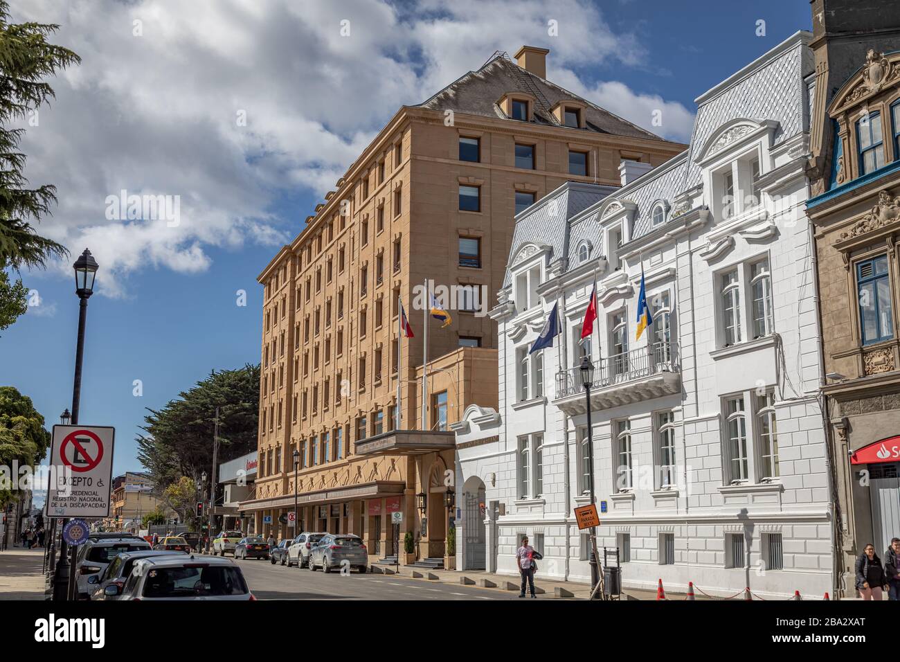 Die Gebäude In Punta Arenas Blicken Auf Die Innenstadt Stockfoto