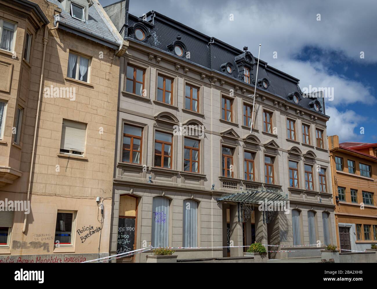 Die Gebäude In Punta Arenas Blicken Auf Die Innenstadt Stockfoto